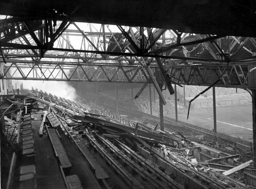 Разрушенная трибуна Old Trafford. 1948 год.